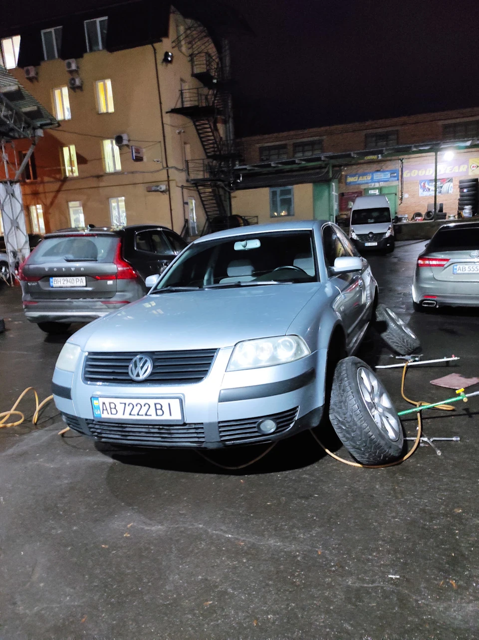 Шиномонтаж, диски, пару ніштяків ...