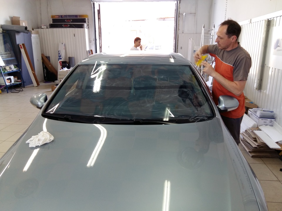 Лоб у плівку! Атермальна плівка 3M Crystalline 70. 1