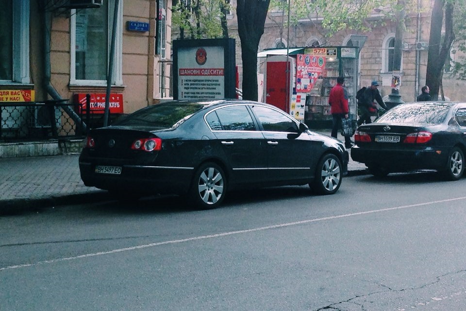 Кілька фотографій у огидній якості. 1