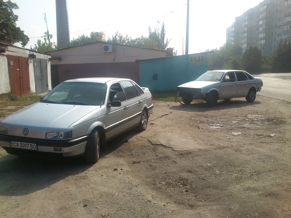 Скло вклеєне.