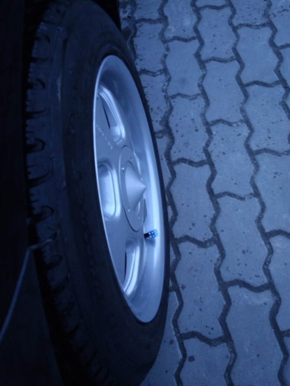 Keskin Kt5 16 7.5J ET35 + 205/55 4