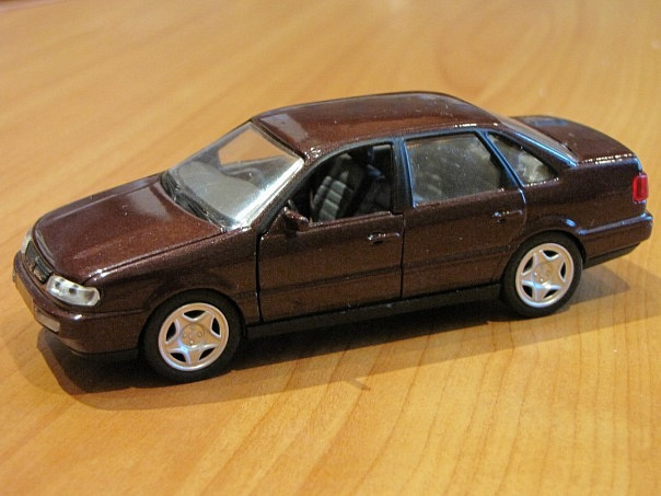 Масштабні моделі passat 5