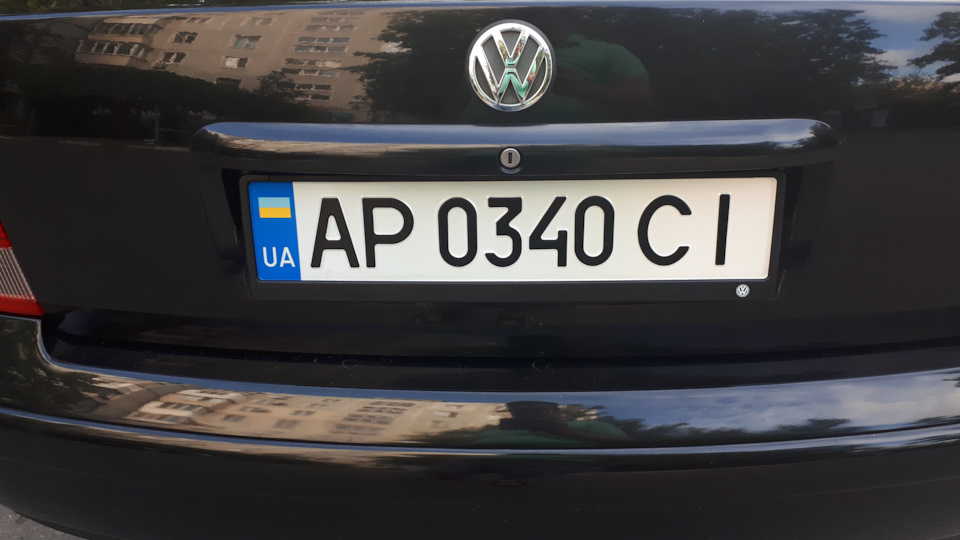 Оригінальна рамка та гвинти з ковпачками BMW :-) 2