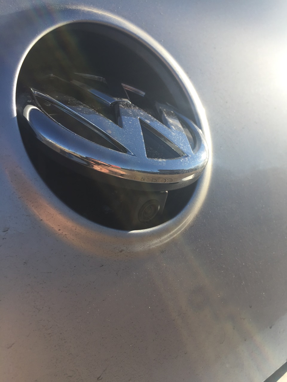 Камера заднього виду на емблему VW 5