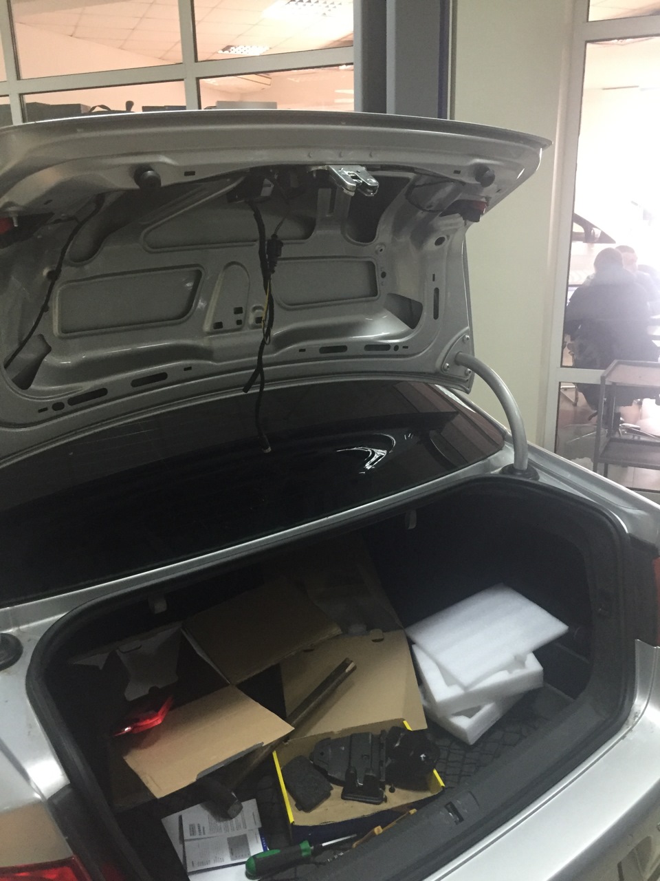Камера заднього виду на емблему VW 3