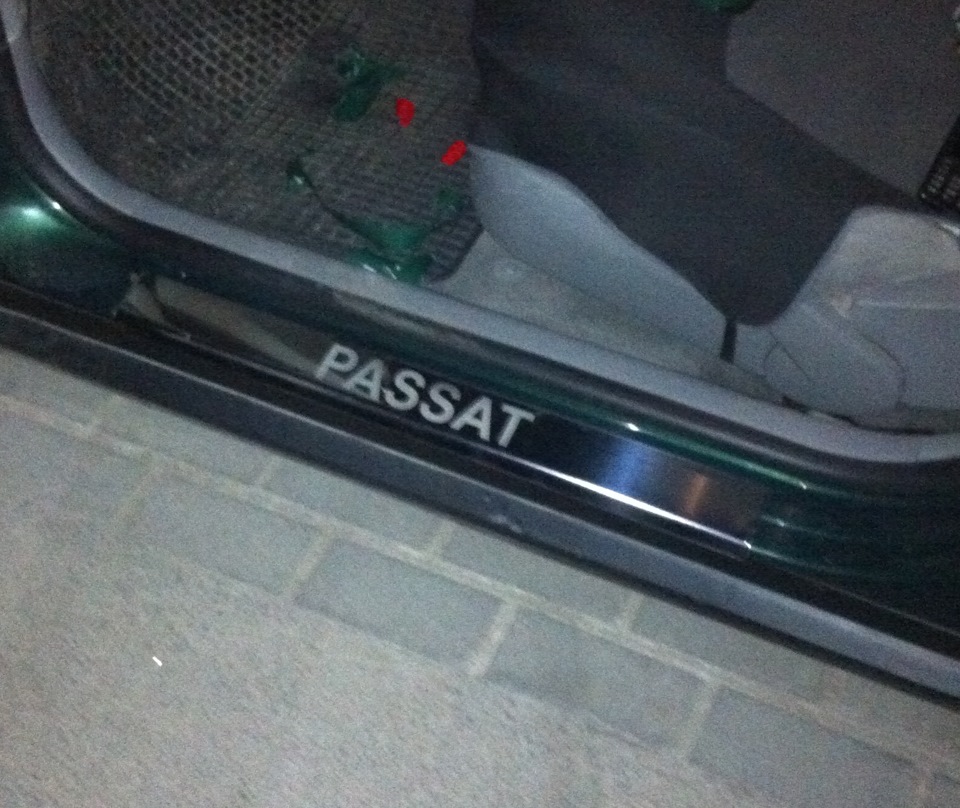 Накладки на пороги Passat 2