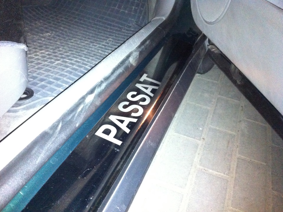 Накладки на пороги Passat 1
