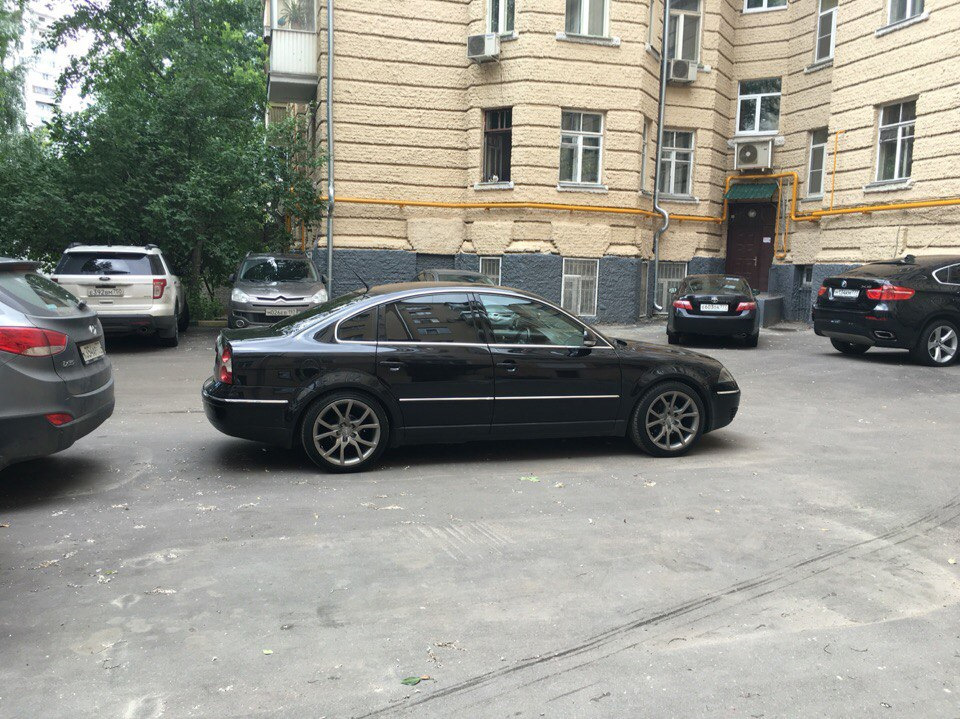 Еммм да Porsche всередині... 4
