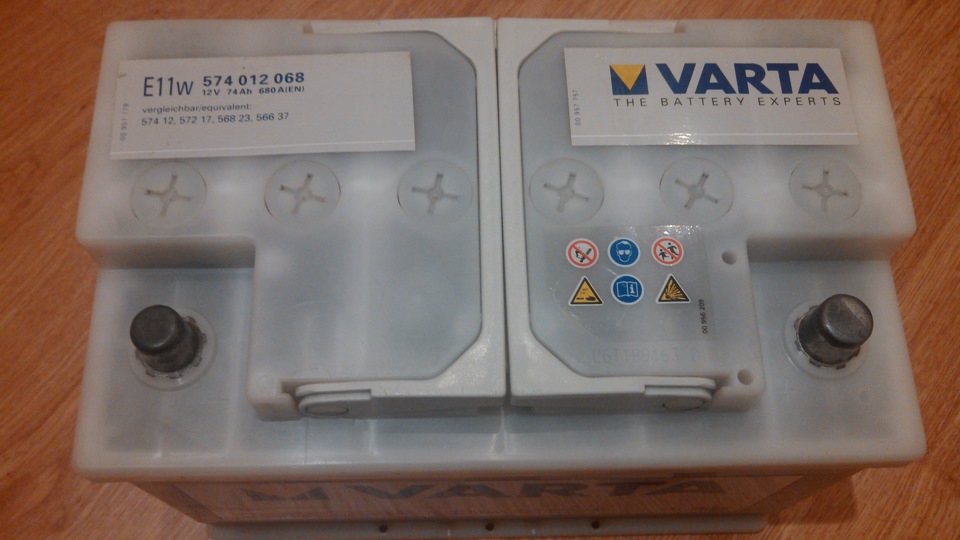 Новий АКБ VARTA 3