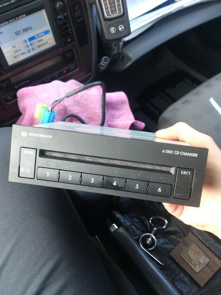 (Скасувати)Куплю OEM CD Changer 6 Disk Passat B5.5 2