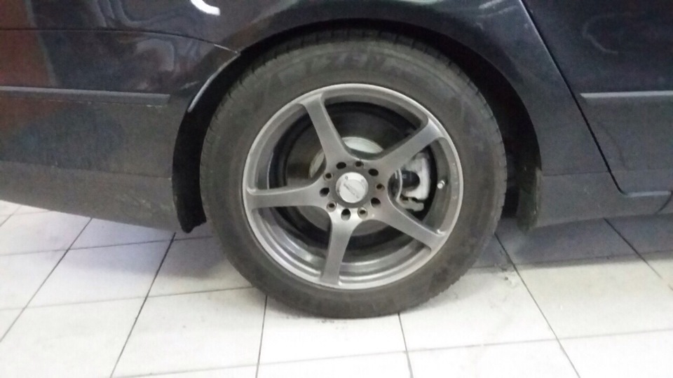 R18 J7,5 СMS з гумою 215/40/18 1