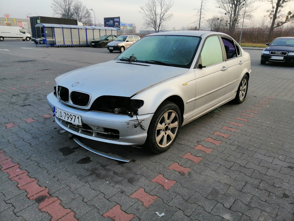 Поїздка до Польщі. Побачив покинуті автомобілі на парковці 3