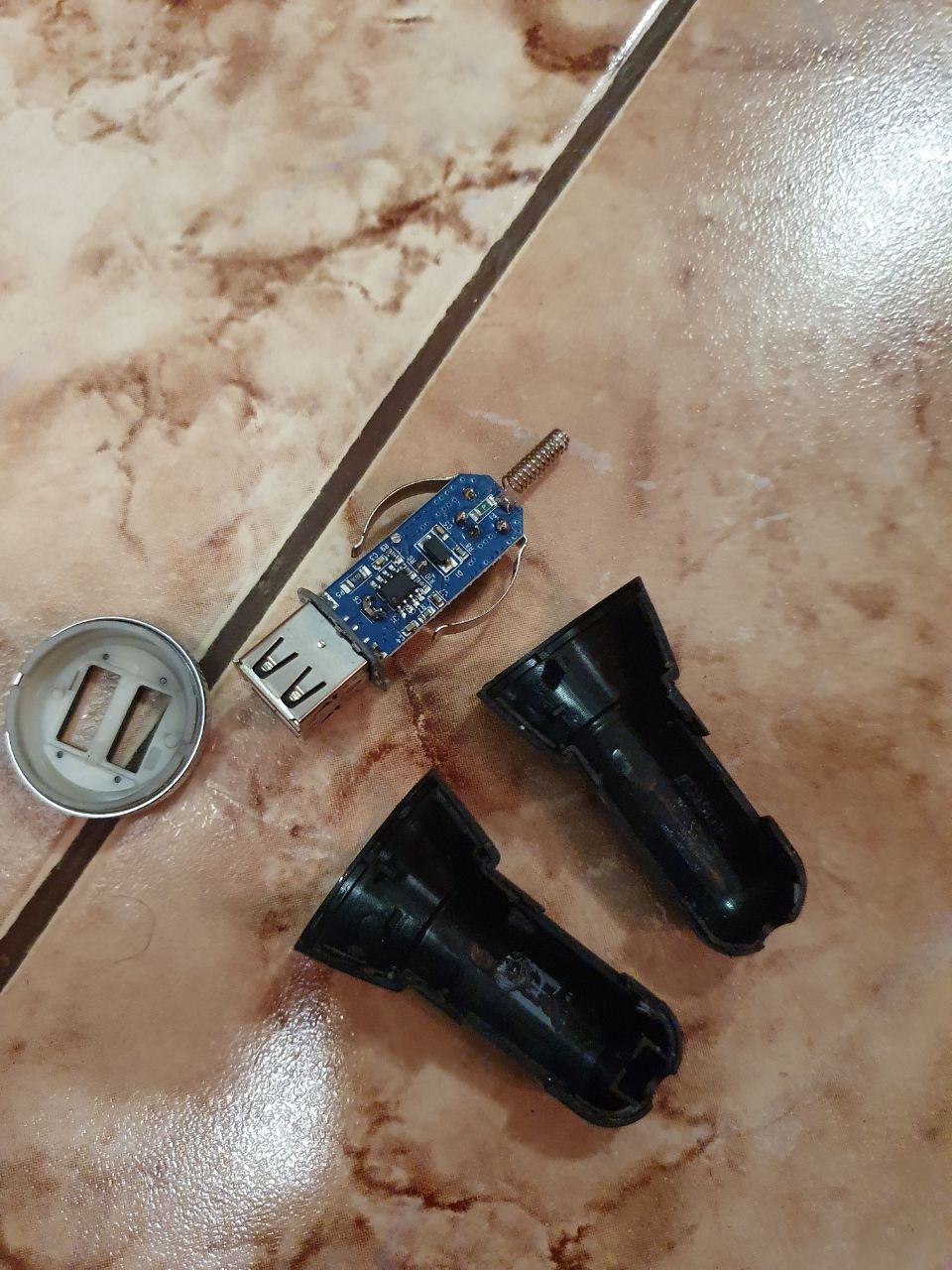 Робимо зарядку для задніх пасажирів 2