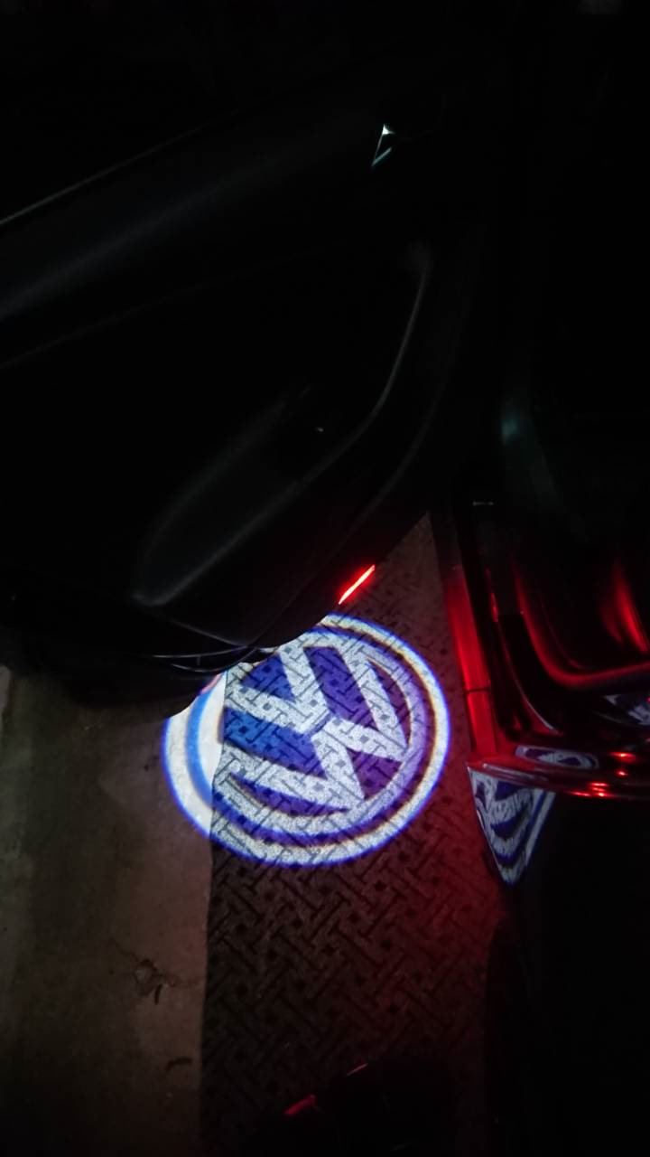 Підсвічування у дверях - значок VW 1