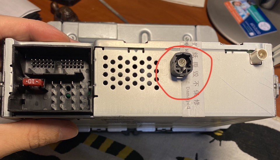 RCD 330+ USB у підлокітник. Бездротовий CarPlay. 3