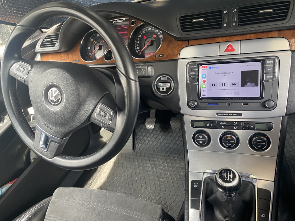 RCD 330+ USB у підлокітник. Бездротовий CarPlay. 5