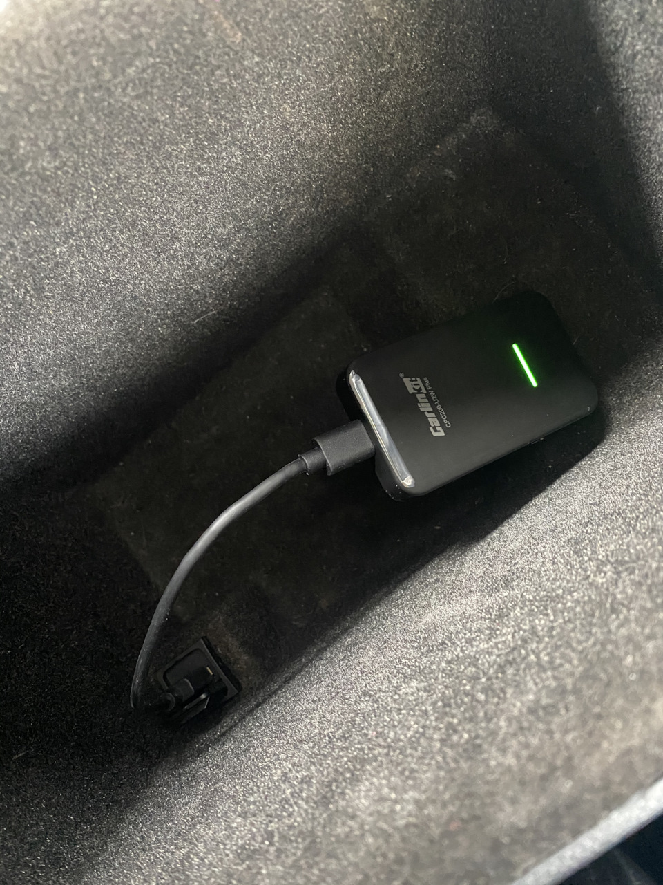 RCD 330+ USB у підлокітник. Бездротовий CarPlay. 4