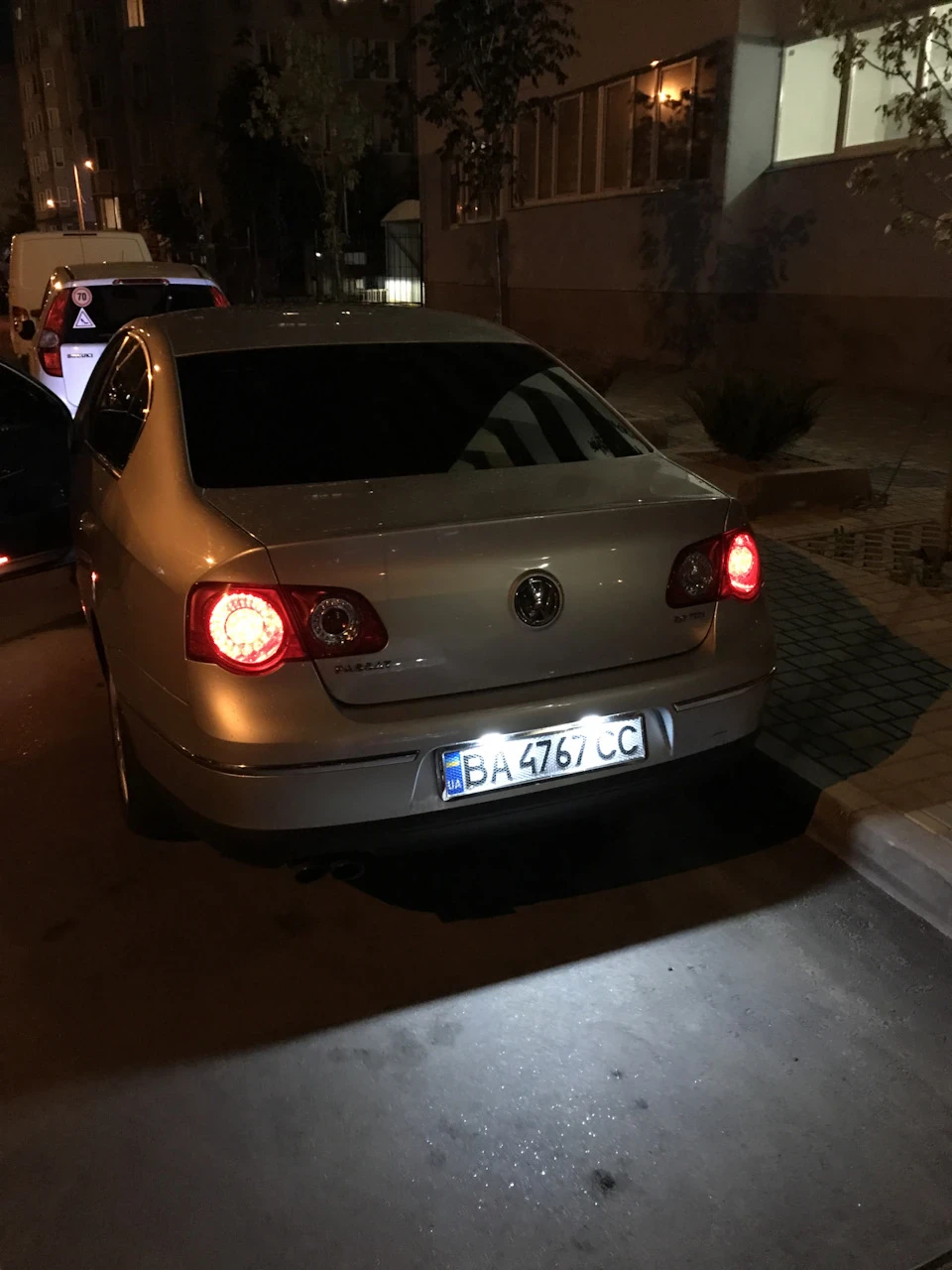Заміна підсвічування номерного знака - Passat b6