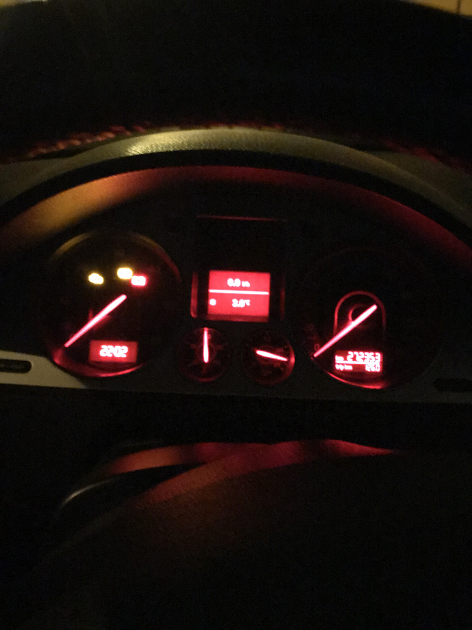 Підсвічування простору ніг Passat b6 4