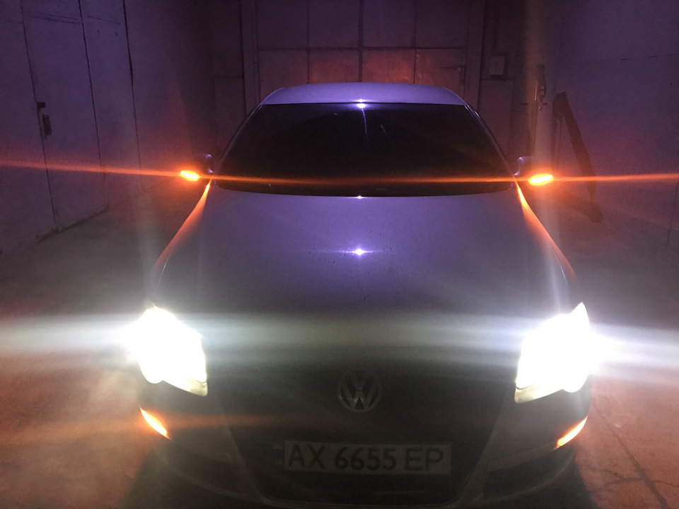 Зміна повторювачів повороту в дзеркалі Passat b6 4