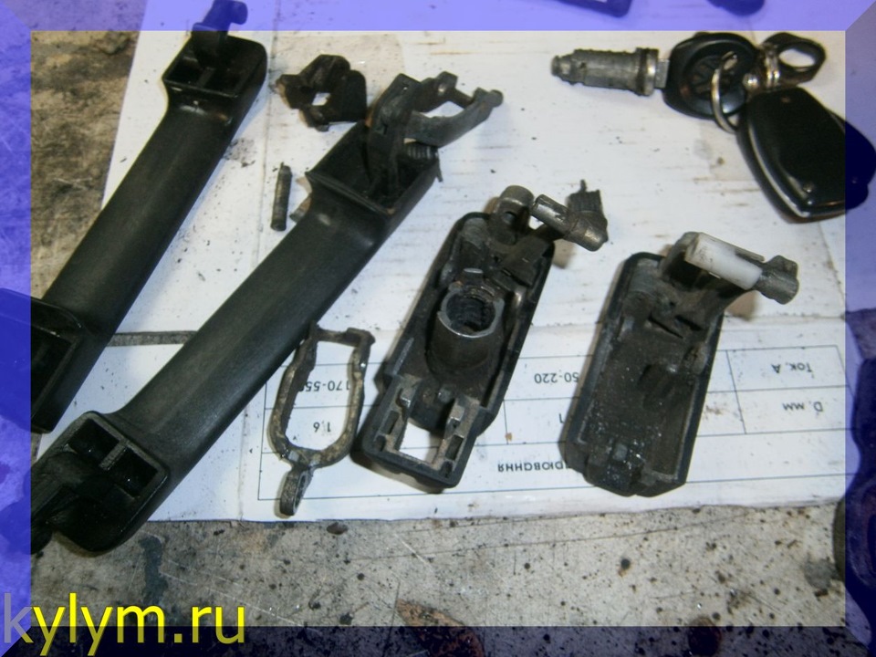 З двох, одну дверну ручку 1