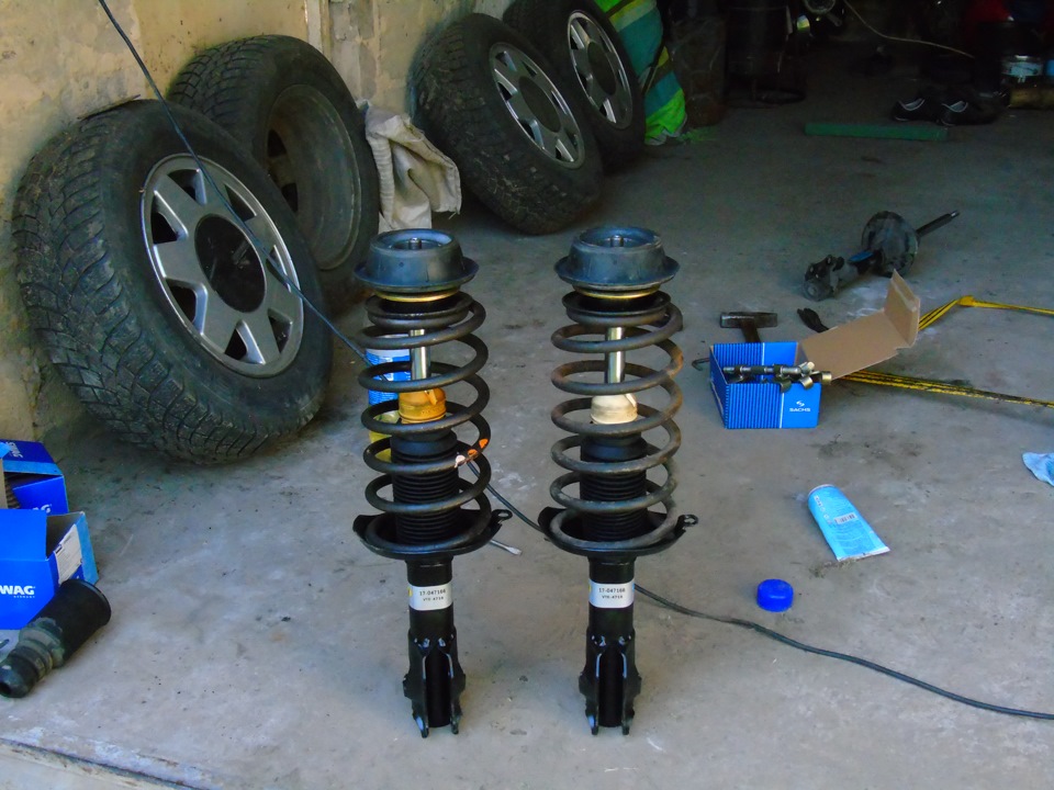 Заміна передніх стійок Bilstein B2 2