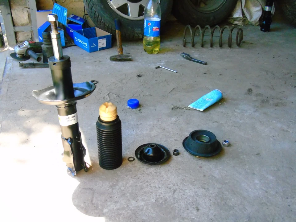 Заміна передніх стійок Bilstein B2