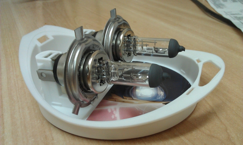 Заміна ламп на Philips H4 VisionPlus 1