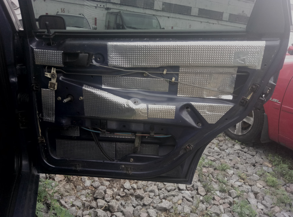 обезшумив двері автомобіля 2