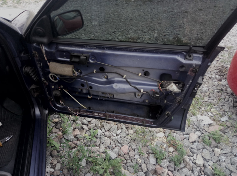 обезшумив двері автомобіля 1