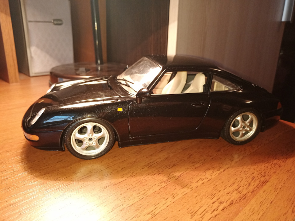 Придбання масштабної моделі Порше 911 1993 року випуску Bburago made in Italy. 2