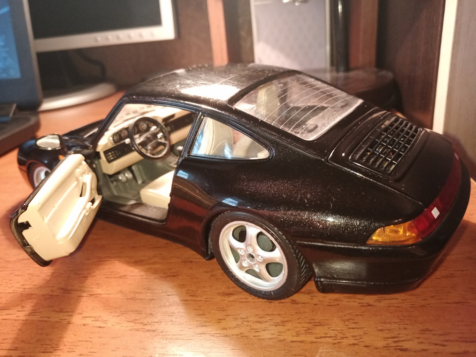 Придбання масштабної моделі Порше 911 1993 року випуску Bburago made in Italy. 5