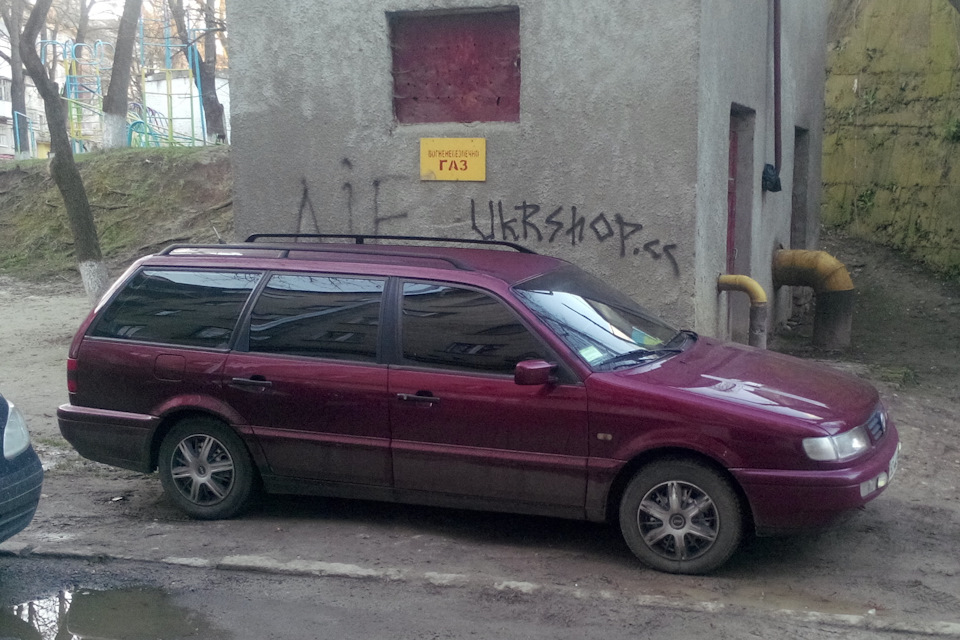 Заводські ковпаки на Passat B4 GL 1