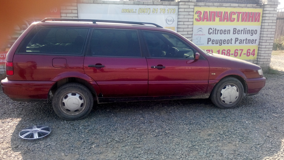 Заводські ковпаки на Passat B4 GL 2