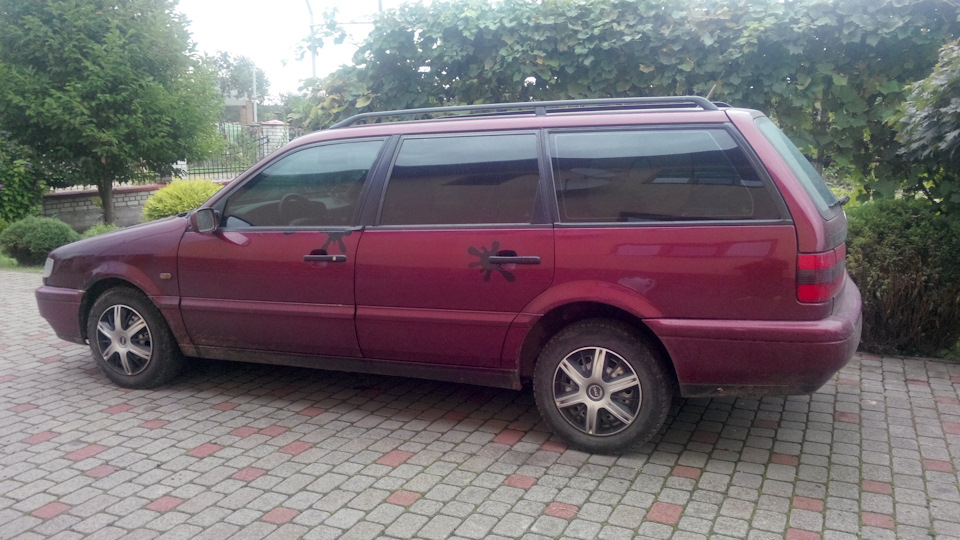 Заводські ковпаки на Passat B4 GL 4