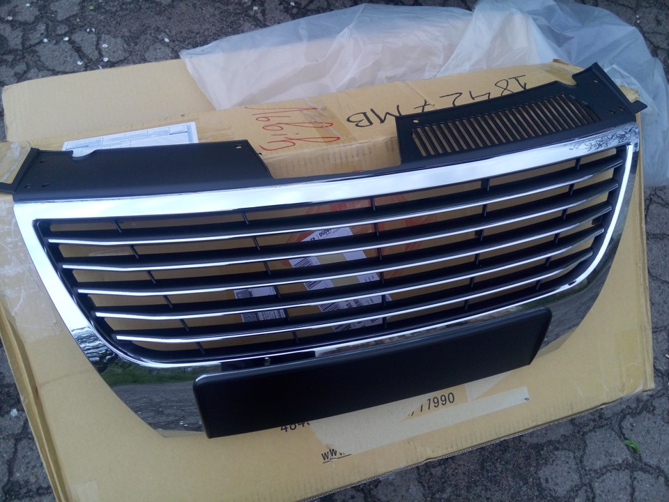 Нові ґрати без значка VW. 2