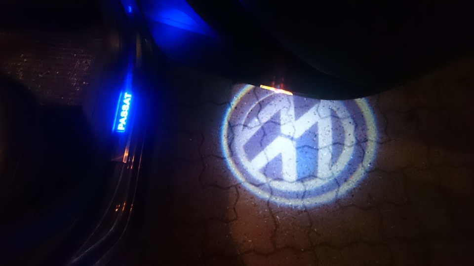 Встановлення підсвічування дверей та порогів Passat B6 2