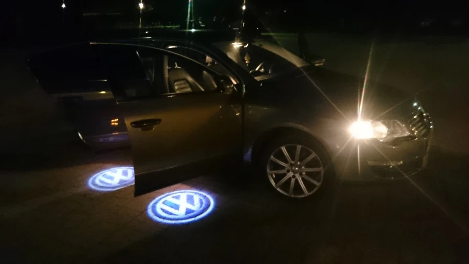 Встановлення підсвічування дверей та порогів Passat B6