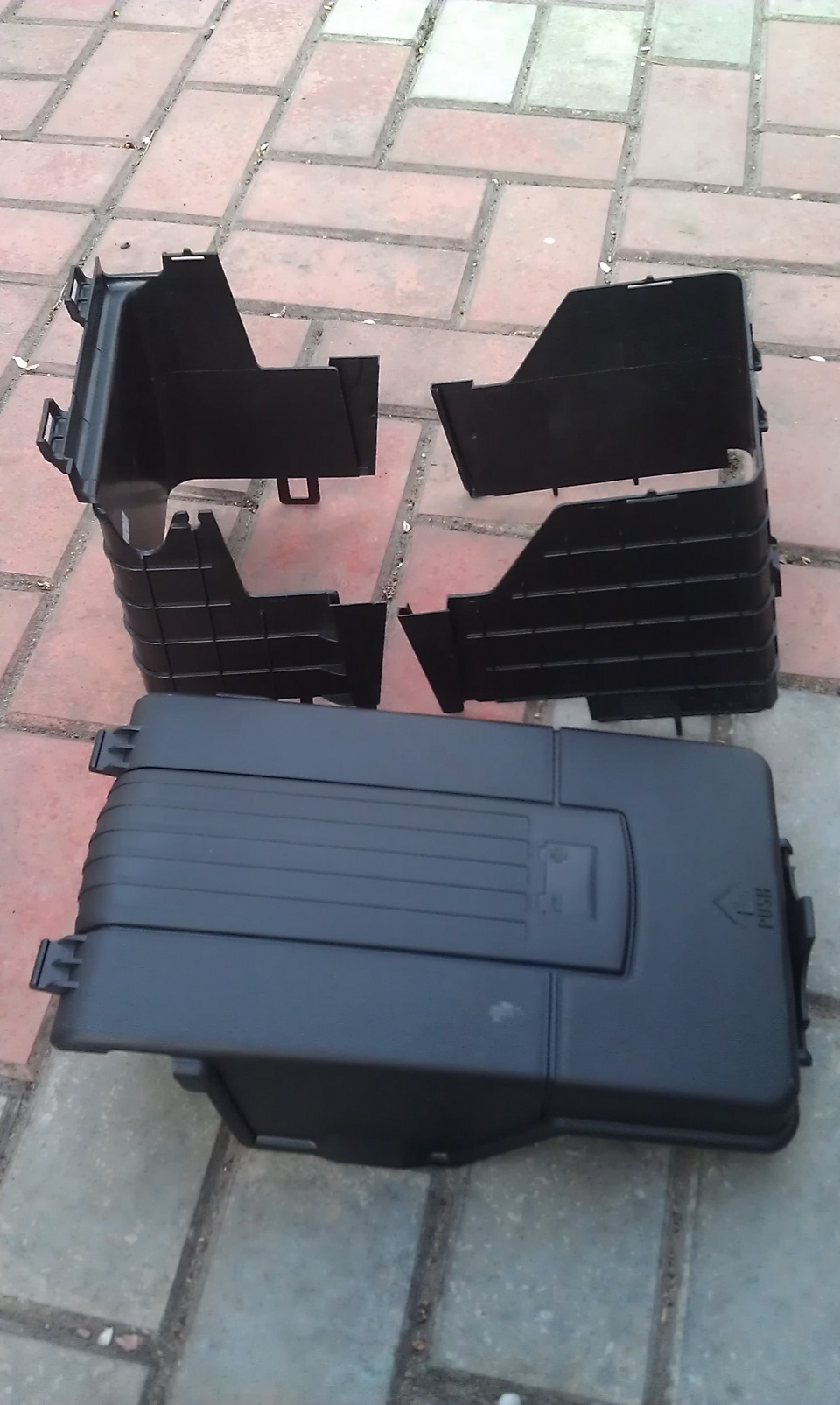 Встановлення пластикового боксу АКБ та полірування авто 1