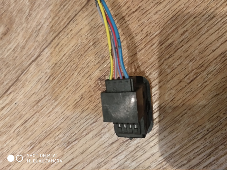Help: вимикач датчика об'єму салону. 2