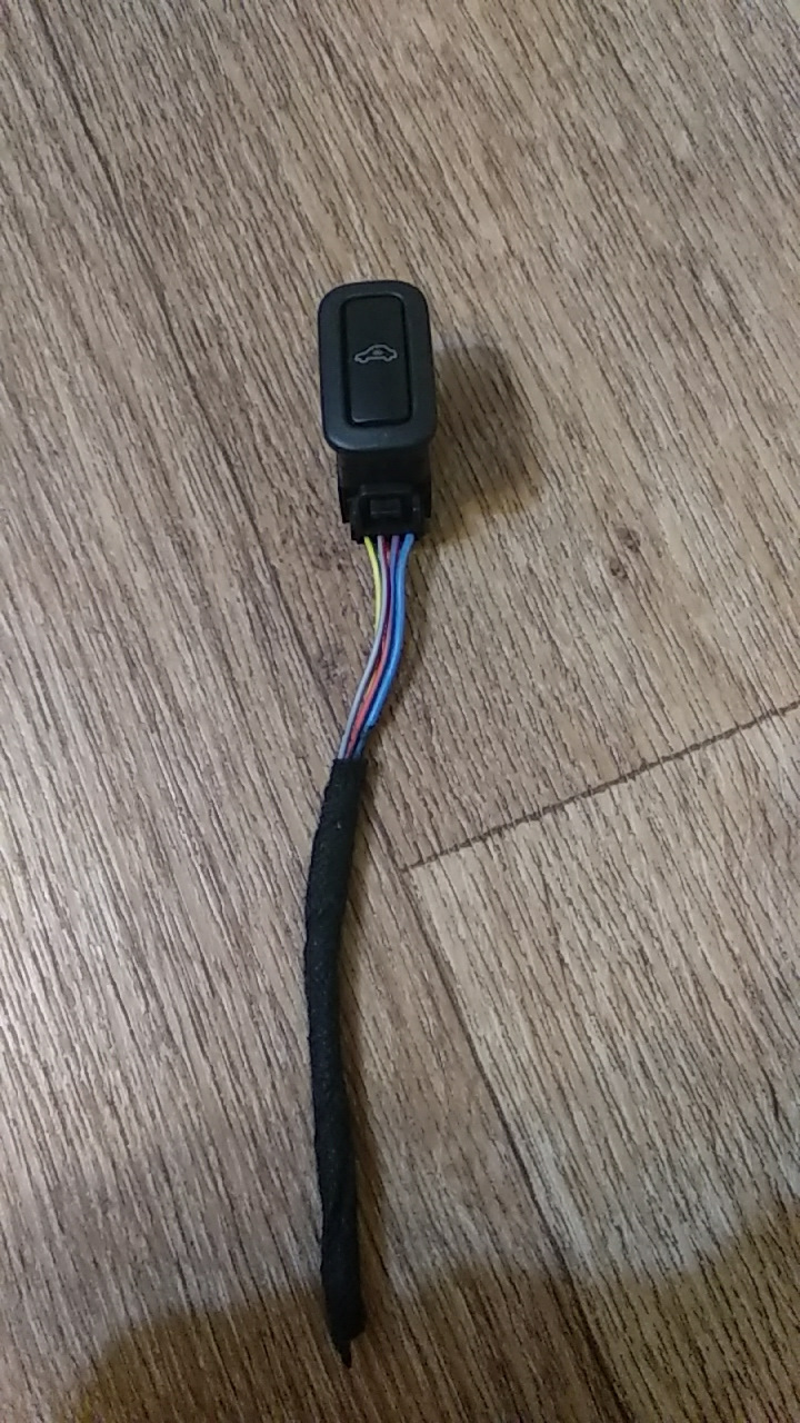 Help: вимикач датчика об'єму салону. 3