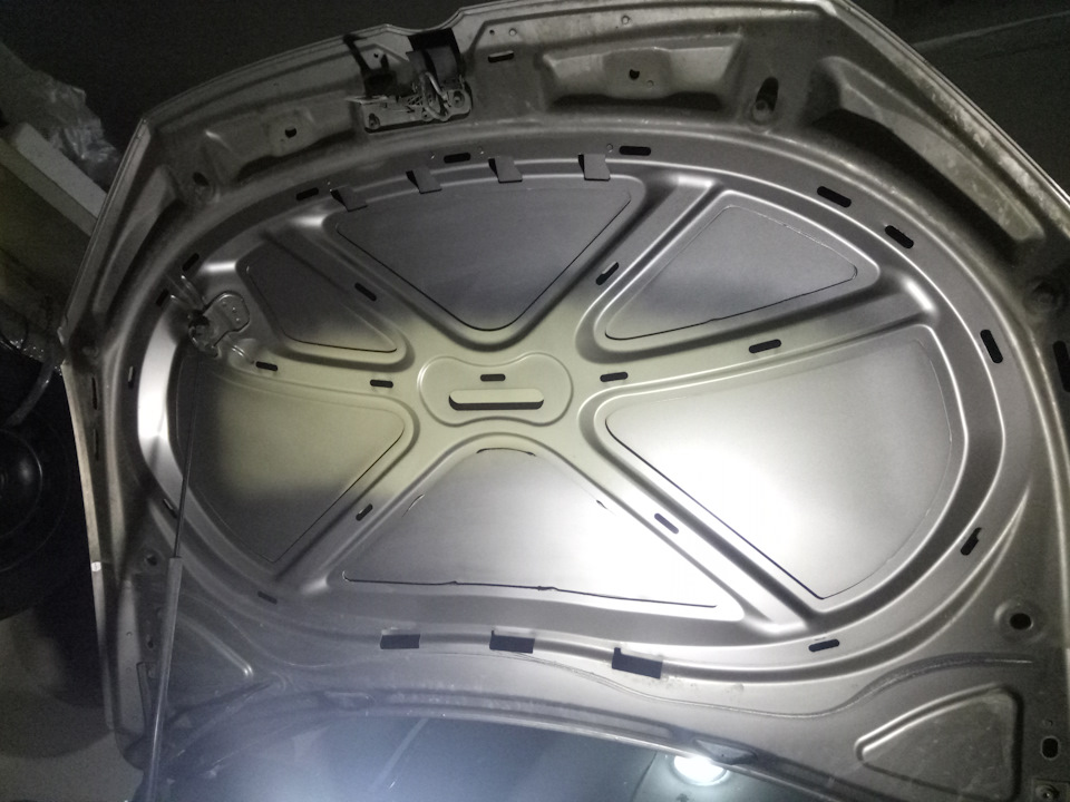 Шумоізоляція + інструкція з розбирання капота Passat B7 3