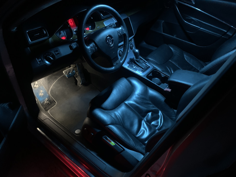 Підсвічування ніг VW PASSAT B6 5