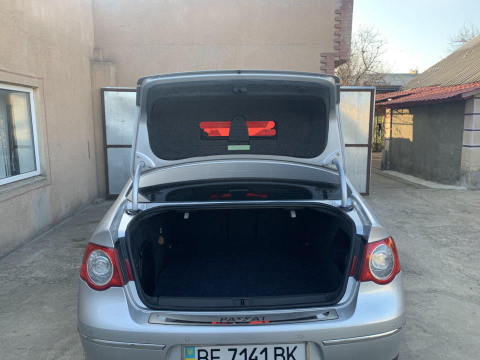 Знак аварійної зупинки vw passat b6 2