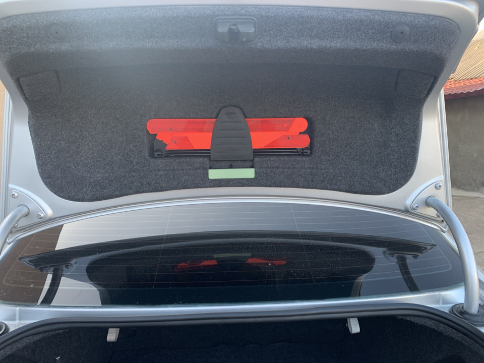 Знак аварійної зупинки vw passat b6 3