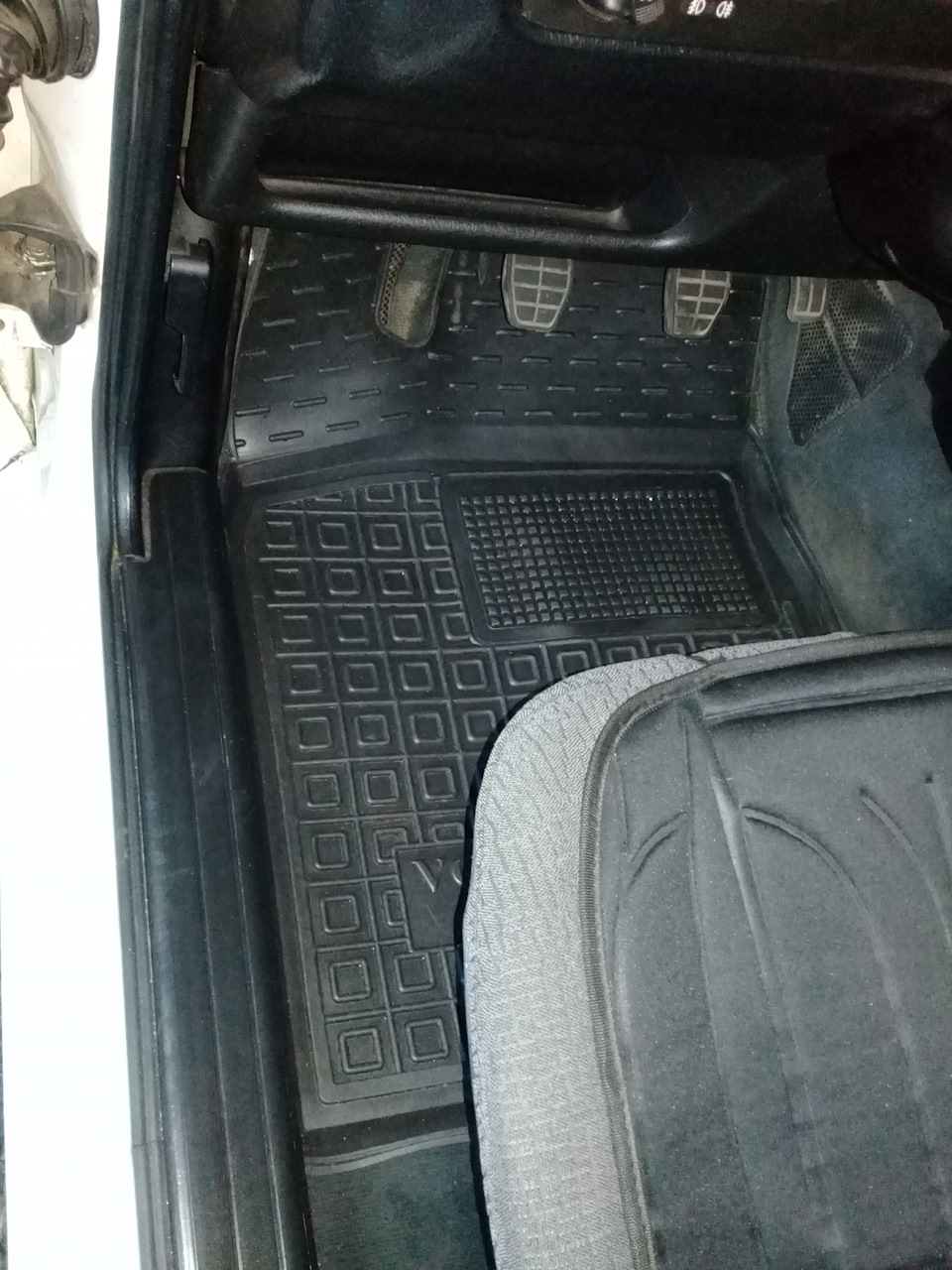 Заміна килимків, повідців, корпусу повітряного фільтра і ще дещо... 4