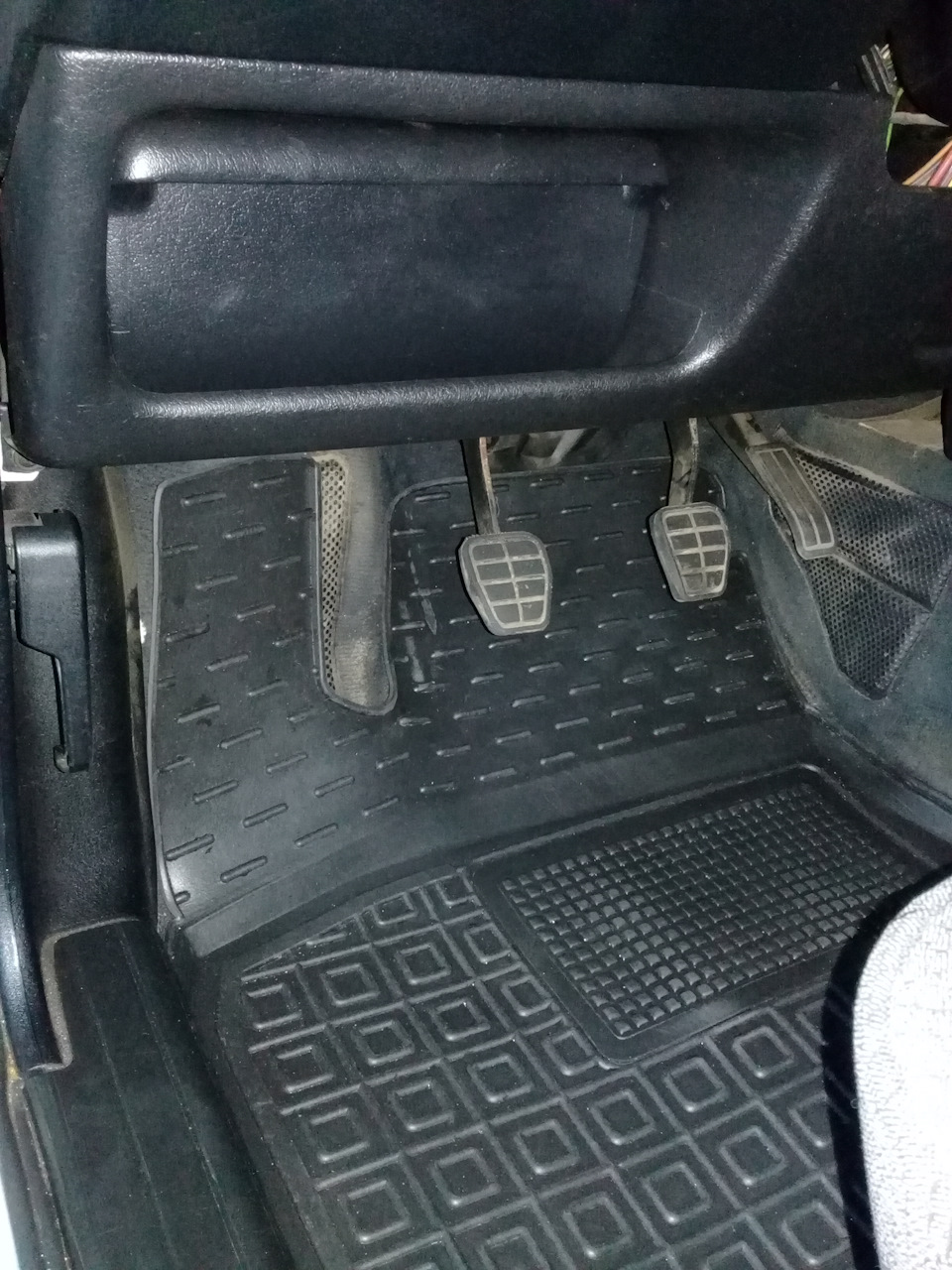 Заміна килимків, повідців, корпусу повітряного фільтра і ще дещо... 5