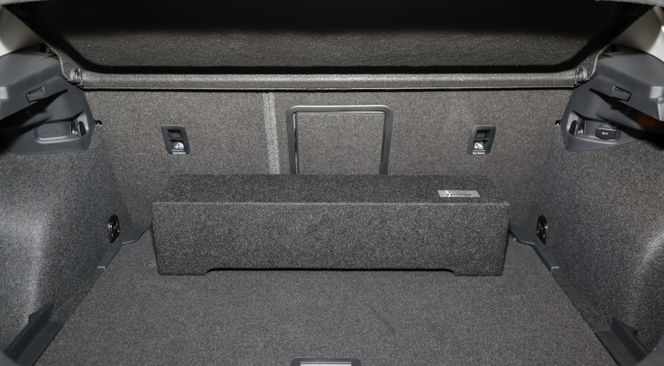 Dynaudio проти Helix 2