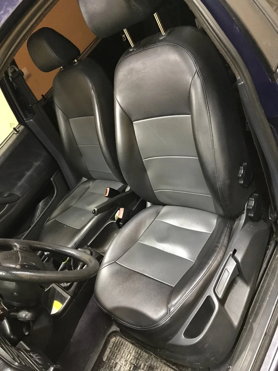 Шкіряні передні сидіння Octavia A5