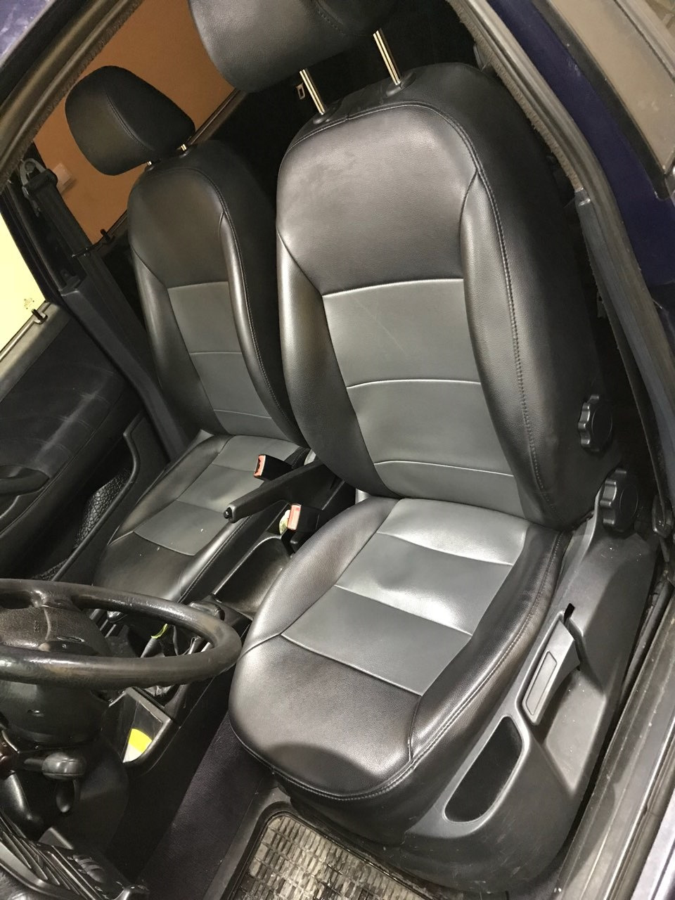 Шкіряні передні сидіння Octavia A5 1
